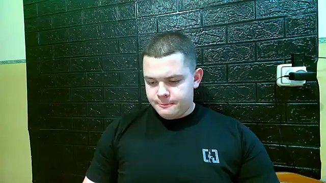 Snapshot of CuteButNaughty_ chatting on November 2025 07:38:01 PM CuteButNaughty online show from November 2025 07:38:01 PM