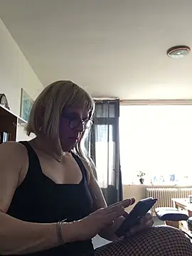 simone xdressing online show from March 2025 10:08:02 AM