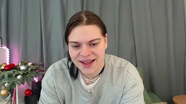 Dona Mafia online show from December 2025 09:42:02 PM