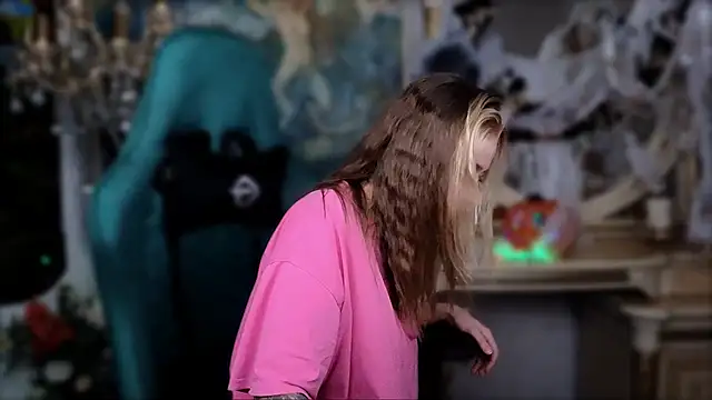 Snapshot of LeilaUvrays chatting on November 2025 03:34:02 PM LeilaUvrays online show from November 2025 03:34:02 PM