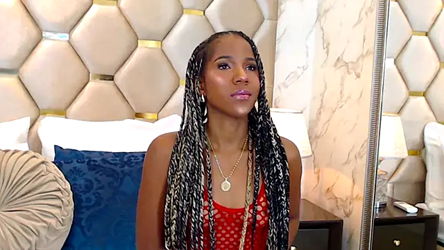 Snapshot of SienaVoss chatting on November 2025 12:16:02 PM SienaVoss online show from November 2025 12:16:02 PM