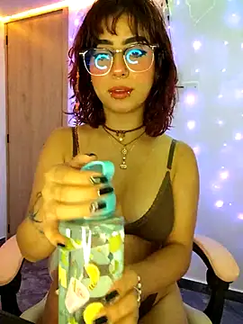 Snapshot of Sarah_Lark- chatting on April 2026 11:50:01 PM Sarah Lark- online show from April 2026 11:50:01 PM