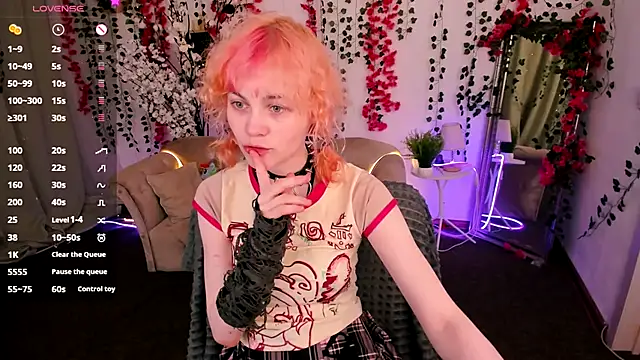 Awawrin online show from November 2025 08:52:02 PM