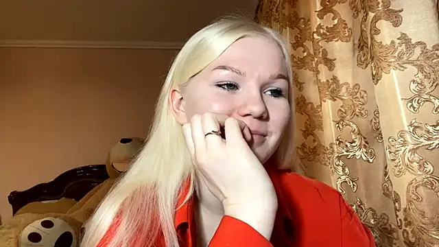 LynellMahe online show from November 2025 09:45:01 AM