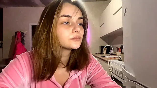 Snapshot of GeralynChiszar chatting on December 2025 01:13:01 AM GeralynChiszar online show from December 2025 01:13:01 AM