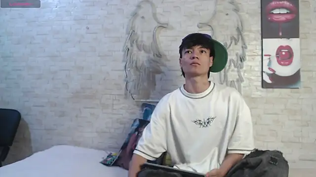 axel milo kairo and noa online show from February 2026 02:57:02 PM