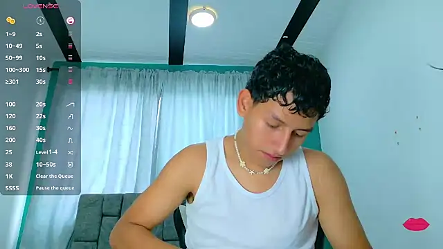 FelipeGonzalezz online show from December 2025 12:32:02 PM