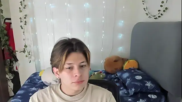 Felix kitty online show from December 2025 07:10:02 PM