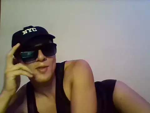 Snapshot of AxelMoonlight chatting on November 2025 04:23:01 AM AxelMoonlight online show from November 2025 04:23:01 AM