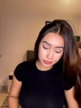 lauren clauz online show from December 2025 01:13:01 AM