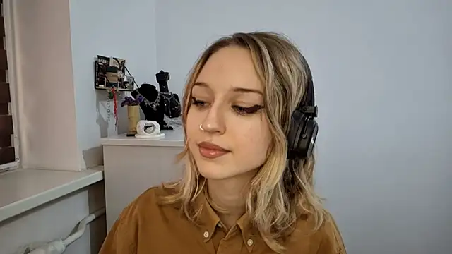 Snapshot of SilvanaKelson chatting on November 2025 10:26:01 AM SilvanaKelson online show from November 2025 10:26:01 AM