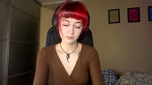 EmilySkyline online show from December 2025 05:02:01 AM