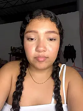 PetiteKattia online show from January 2026 04:38:02 AM