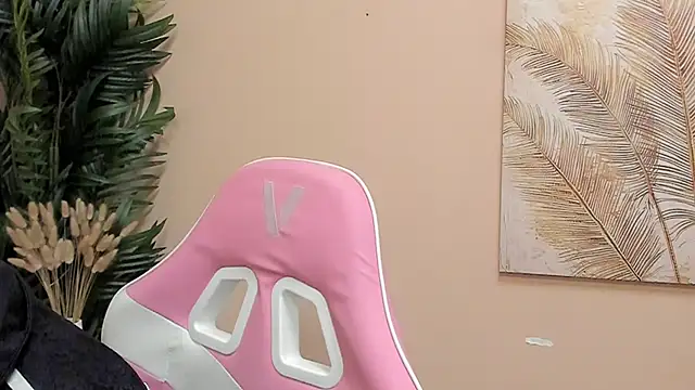 Snapshot of TawnyOkane chatting on November 2025 09:41:01 AM TawnyOkane online show from November 2025 09:41:01 AM