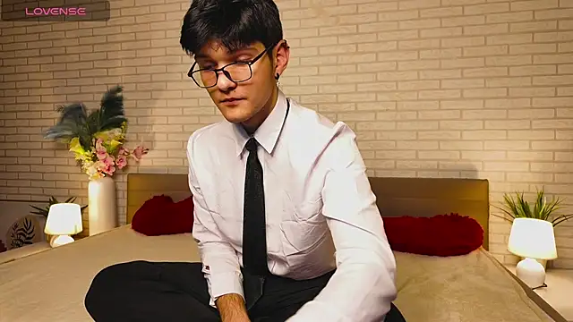 Snapshot of LiamRivers chatting on November 2025 02:05:01 PM LiamRivers online show from November 2025 02:05:01 PM