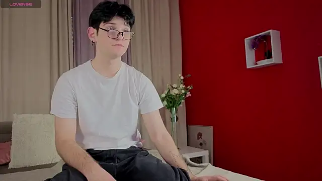 Snapshot of LiamRivers chatting on November 2025 02:23:01 PM LiamRivers online show from November 2025 02:23:01 PM