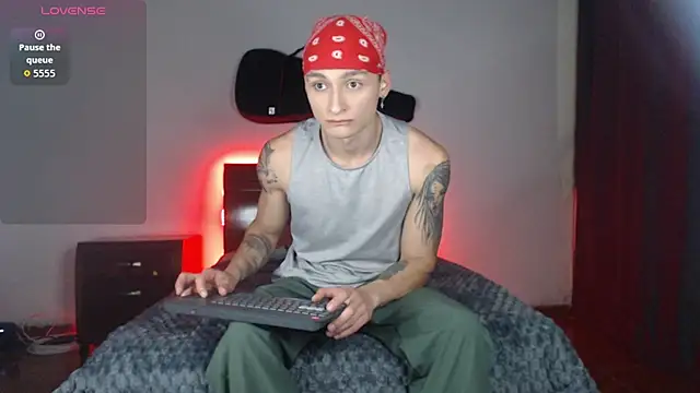 ArthurPhoenixx online show from January 2026 12:49:02 AM