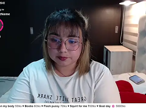 YiniBelle online show from March 2026 03:45:01 AM