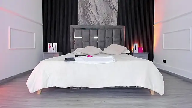 Laureenwells online show from April 2026 07:47:02 PM