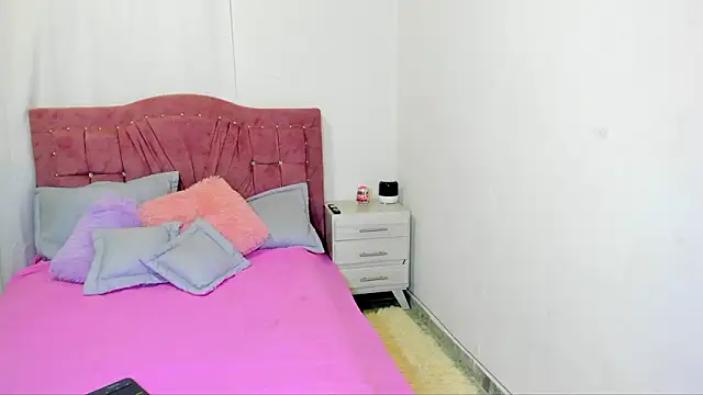 yourlatina emely online show from March 2026 08:49:03 PM