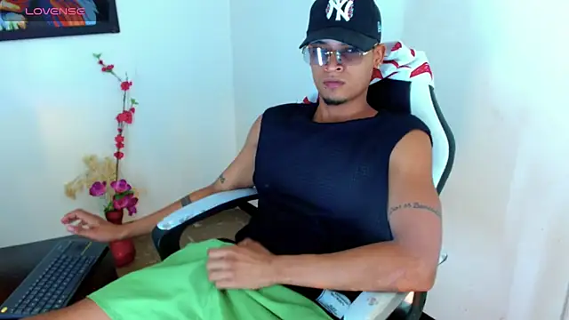 Snapshot of Isaacas_ chatting on November 2025 12:05:02 PM Isaacas online show from November 2025 12:05:02 PM