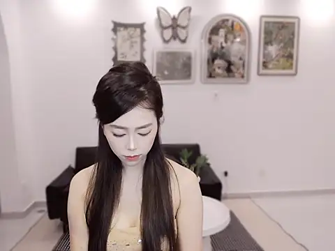 Aurora 9 online show from November 2025 06:51:01 PM