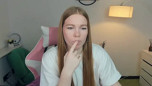 Snapshot of LavetaShiroma chatting on November 2025 08:08:02 PM LavetaShiroma online show from November 2025 08:08:02 PM