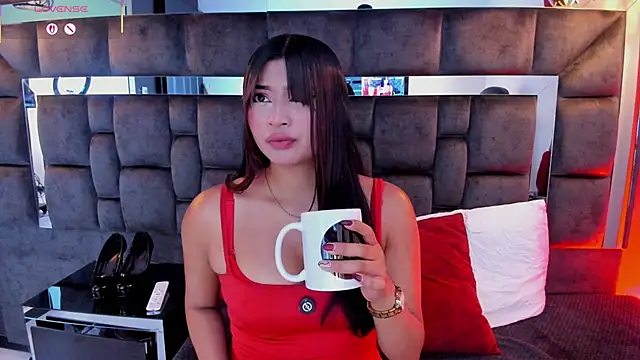 IssaJones  online show from April 2026 08:20:02 PM