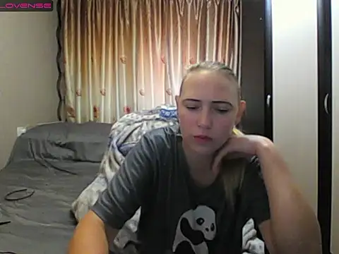 Snapshot of JenniDeep chatting on June 2026 07:42:02 AM JenniDeep online show from June 2026 07:42:02 AM