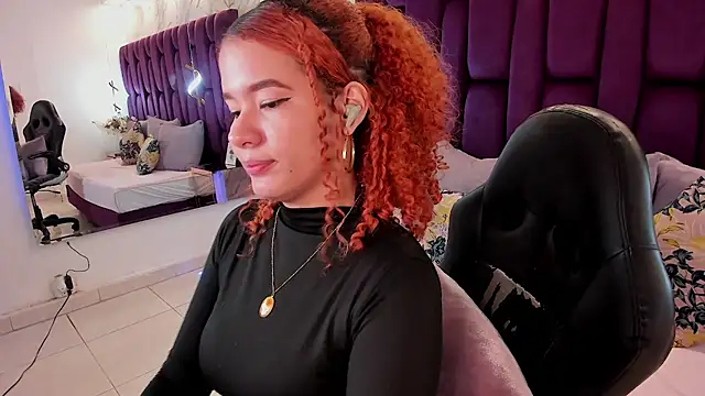 avrilwaynee online show from November 2025 11:53:01 AM