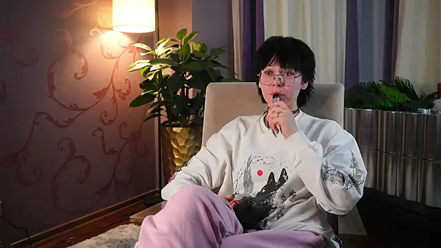 MiTeehee online show from November 2025 11:53:01 AM