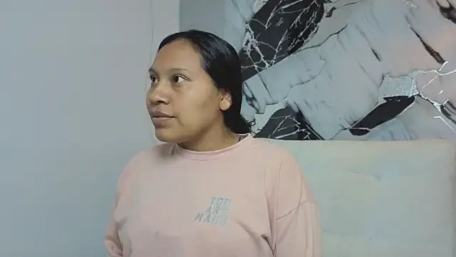 Hanna Goldenst online show from November 2025 09:02:01 PM