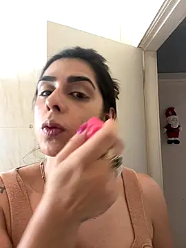 Monahliza online show from December 2025 12:25:02 PM