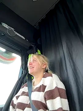 Nallinee online show from December 2025 11:48:01 AM