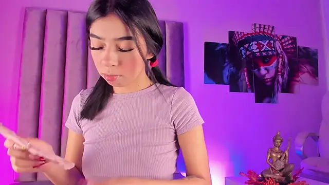 Snapshot of GabrielaSuarez_ chatting on May 2026 08:28:02 PM GabrielaSuarez online show from May 2026 08:28:02 PM