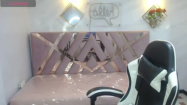 Evy Luxx v online show from December 2025 09:08:02 PM