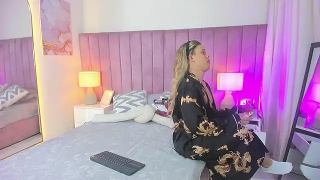 Valentino moretti online show from March 2026 11:27:01 AM