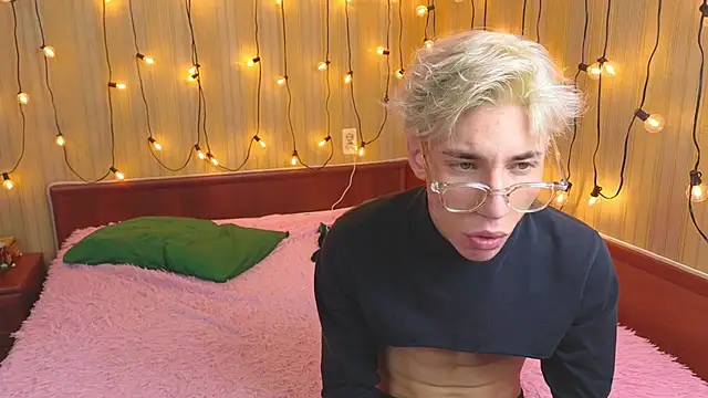 Adrian Collinss online show from November 2025 07:45:02 PM