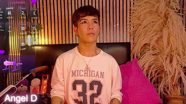 Angeldust19 online show from April 2026 03:18:01 AM