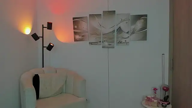 Snapshot of haileyflorez_ chatting on February 2026 05:19:01 PM haileyflorez online show from February 2026 05:19:01 PM