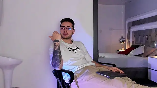 Ethan Greys online show from December 2025 04:28:02 AM