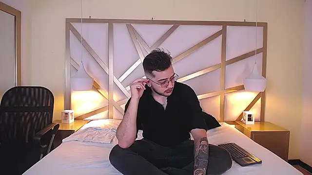 Ethan Greys online show from December 2025 04:09:01 AM