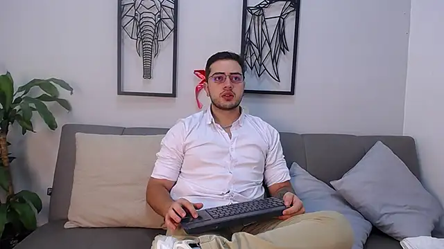 Ethan Greys online show from December 2025 11:34:02 PM