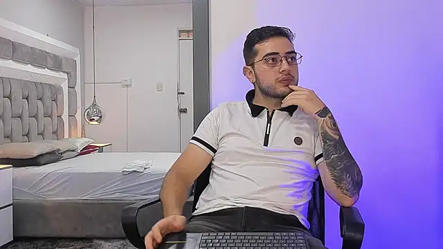 Ethan Greys online show from December 2025 01:29:01 PM