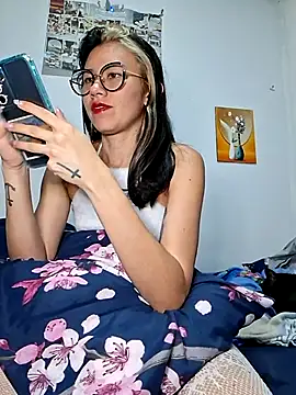 Hailee 520 online show from December 2025 08:38:01 PM