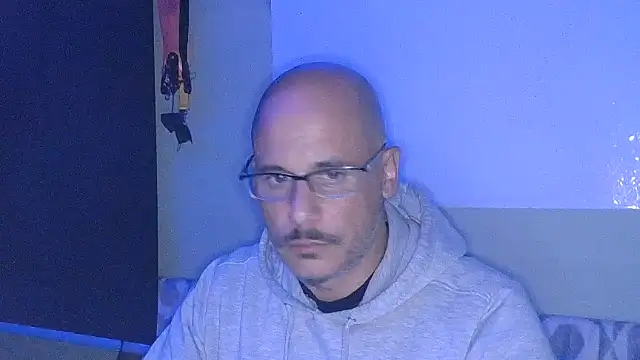 Snapshot of Marck_80 chatting on November 2025 01:25:02 AM Marck 80 online show from November 2025 01:25:02 AM