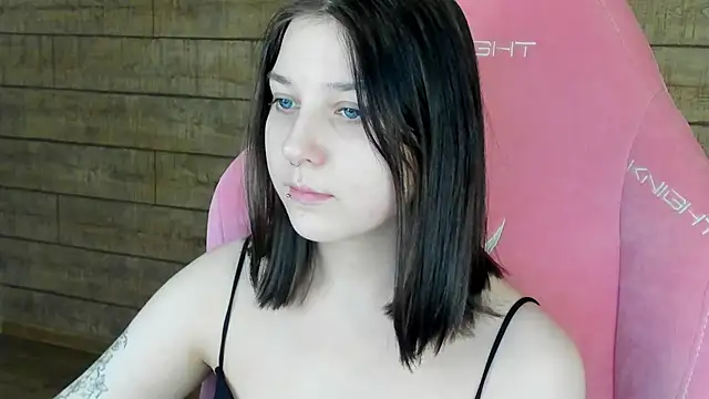 Snapshot of TinnaBurton chatting on February 2026 04:27:02 AM TinnaBurton online show from February 2026 04:27:02 AM