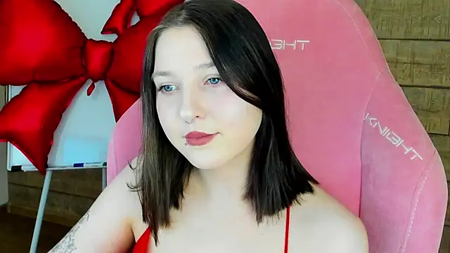 Snapshot of TinnaBurton chatting on February 2026 04:26:01 PM TinnaBurton online show from February 2026 04:26:01 PM