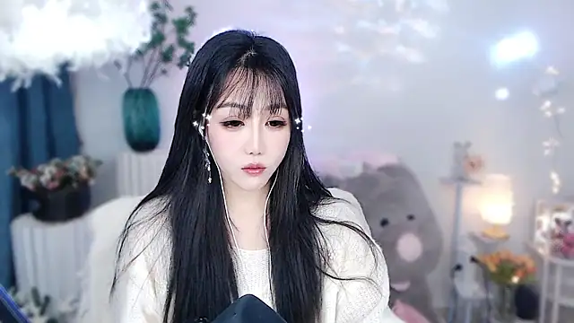 Snapshot of Laura_520 chatting on November 2025 05:54:01 AM Laura 520 online show from November 2025 05:54:01 AM