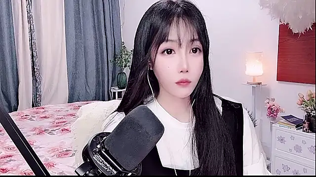 Laura 520 online show from June 2026 12:44:02 PM